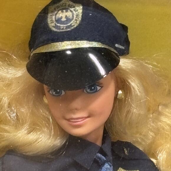 Vintage 1995 Barbie Police Officer Doll Limited Edition‎ Mattel 10688 NIB in Box - Picture 1 of 12